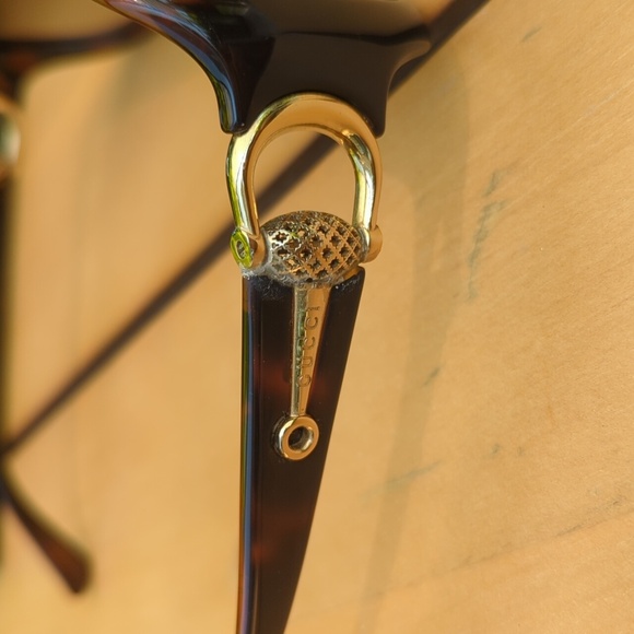 Gucci Brown Oversized Sunglasses with Tortoiseshell Frame - Great Condition - Picture 4 of 6